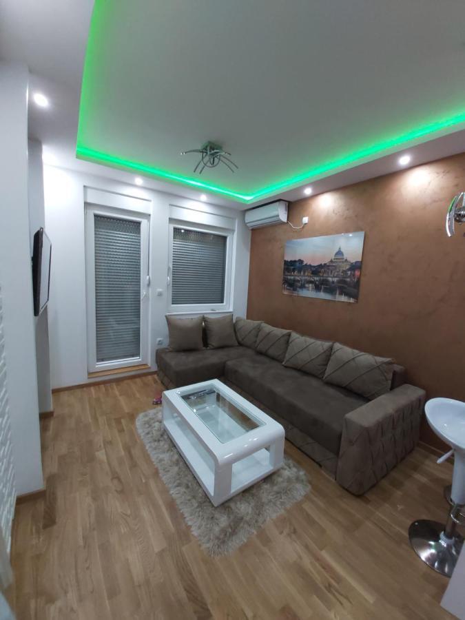 Apartamento Apartman Elegance Free Garage Novi Sad Exterior foto